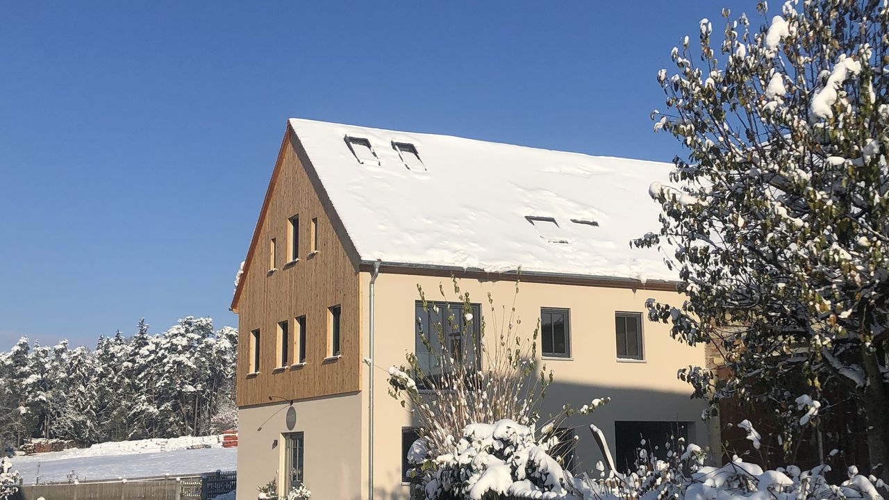 Hausansicht (Winter) Hausansicht (Winter)